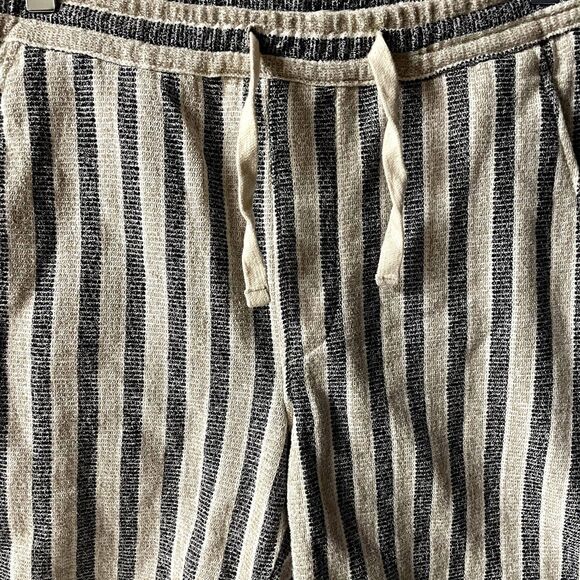 Zara Striped Black and Cream Women Shorts - Picture 11 of 11